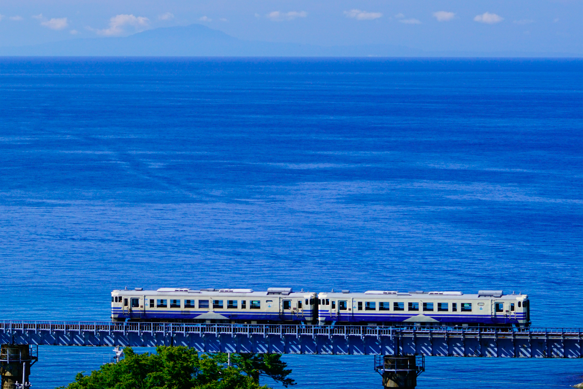 ソニーα7R II　FE 70-300mm F4.5-5.6 G OSS（180mm）　絞り優先オート（F5.6、1/640秒）　ISO 400　WB:太陽光