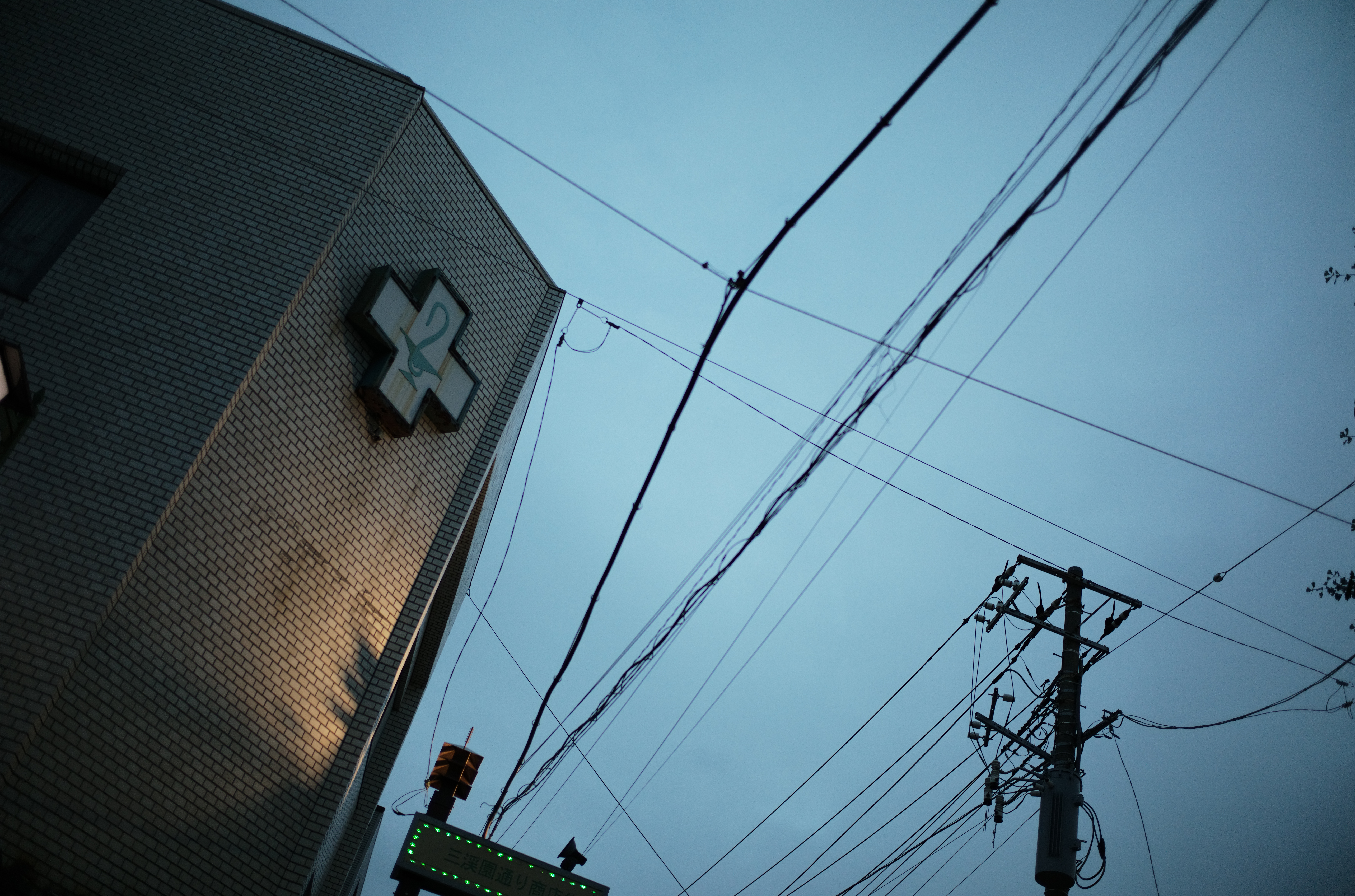 引いた構図だが、あえて絞り開放で周辺光量落ちを見てみた。2,400万画素モデルよりも周辺光量落ちは若干多くなった気もするけど、個人的にはより雰囲気のある写真が撮れるようになったと思う。<br>ライカM10-R / ズミルックスM F1.4/35mm ASPH. / F1.4 / 1/1,000秒 / ISO800 / WBオート