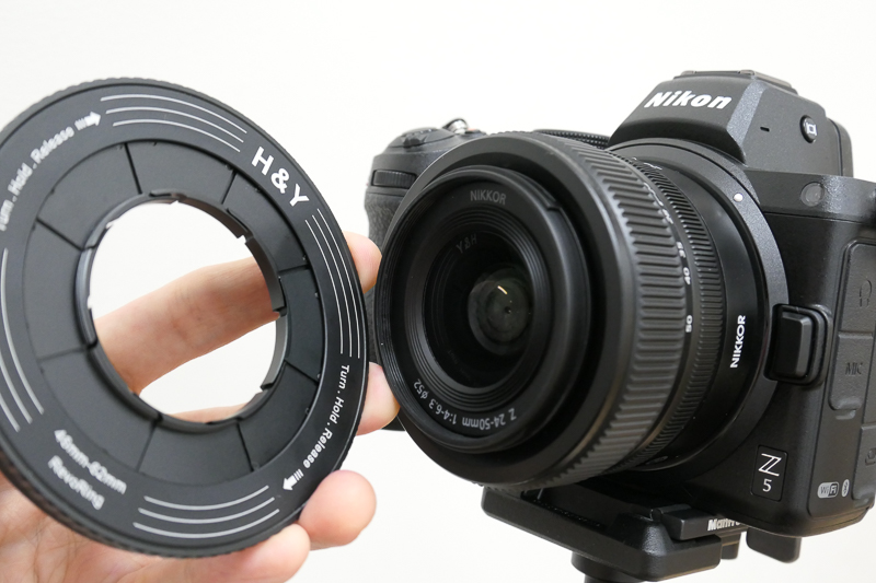 リングを回して、開口部を小さくした状態で保持する。