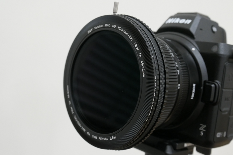 REVORING VND+CPL（試作品）。迅速なフィルター着脱は、作画に用いるNDやCPLにこそ有効だろう。REVORING単体よりは高価になるが、用途が合えば最初から一体型を選ぶのも良さそうだ。