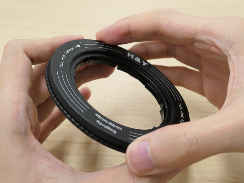 REVORINGは前後2つのリングで構成されている。以下、説明用にフィルターは取り付けていない。