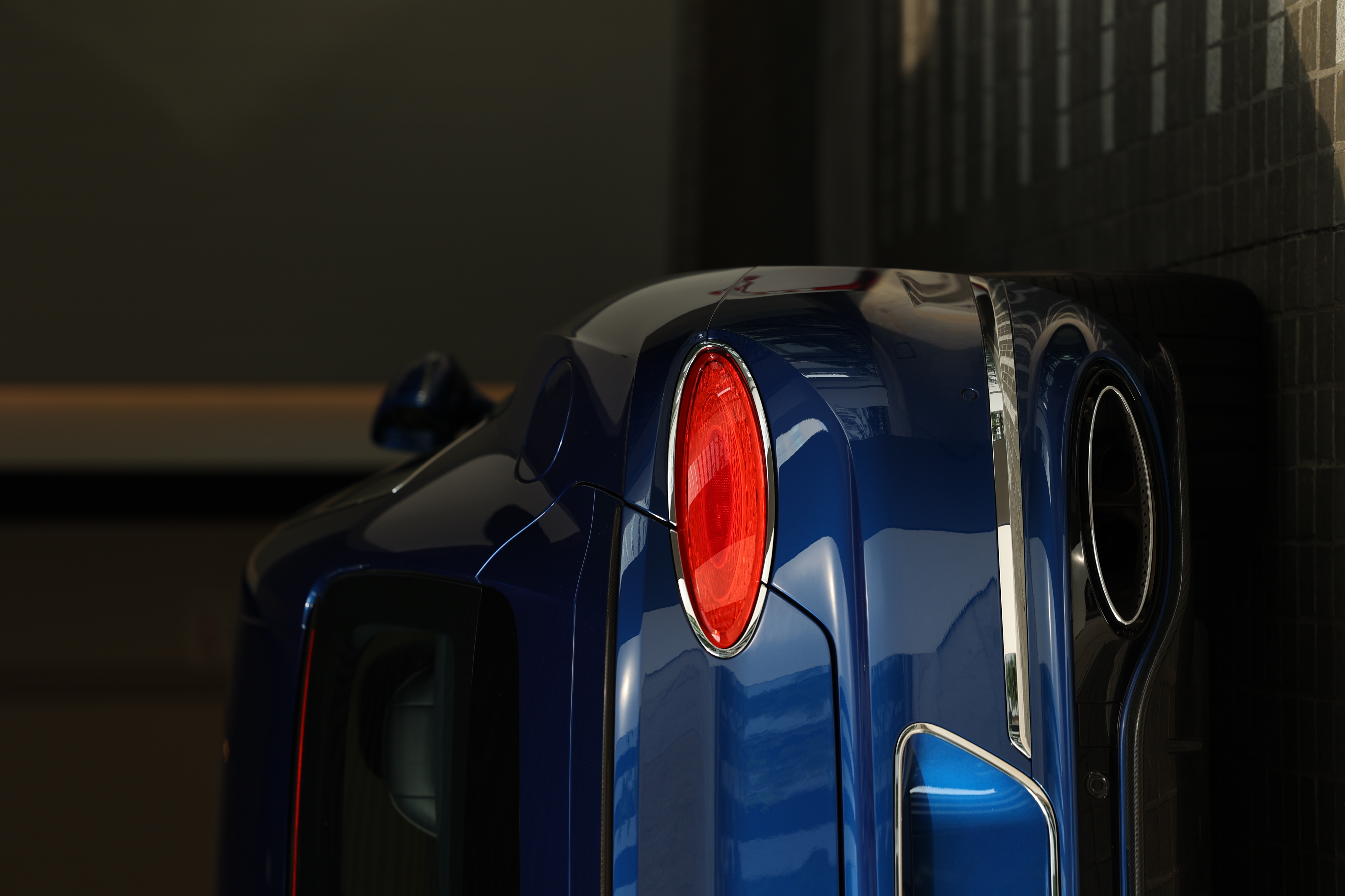 EOS R6 / RF70-200mm F2.8 L IS USM（142mm） / プログラムAE（F3.2・1/200秒・-2.3EV） / ISO 100