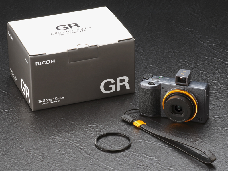 7月17日に発売した「RICOH GR III Street Edition Special Limited Kit」（3,500セット限定）。2020年秋にカメラ本体のみでも発売される見込み。