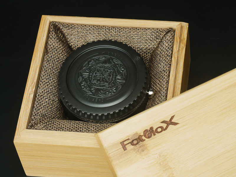 木箱に収められて届いたEF-LT-FSN。