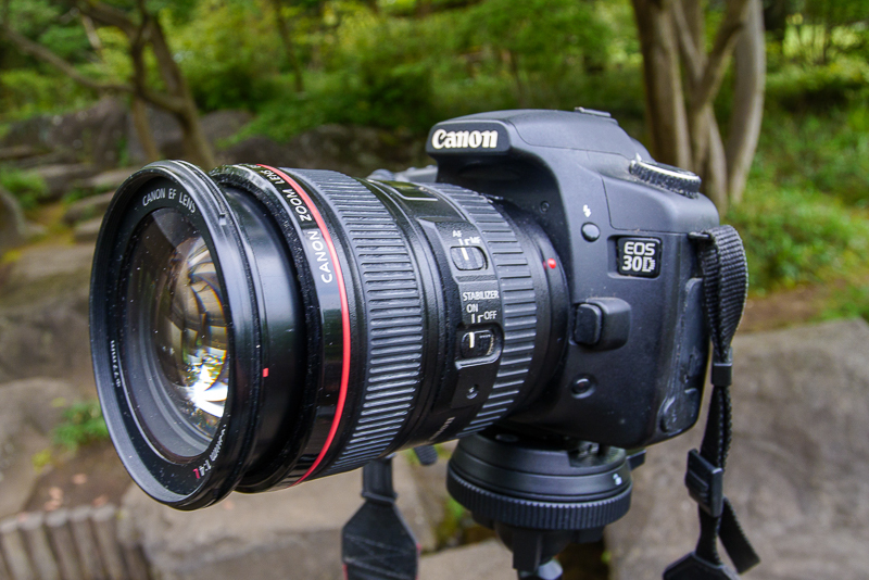筆者がこれらEFレンズを使っていた「EOS 30D」は2006年3月発売で、有効820万画素のAPS-CサイズCMOSを搭載。手元には後継のEOS 40Dもあったが、なぜか起動しなかったため、急遽こちらを引っ張り出した。EOS 40D以降のカメラ機材は、フォーサーズを経てマイクロフォーサーズへと移行してしまった。