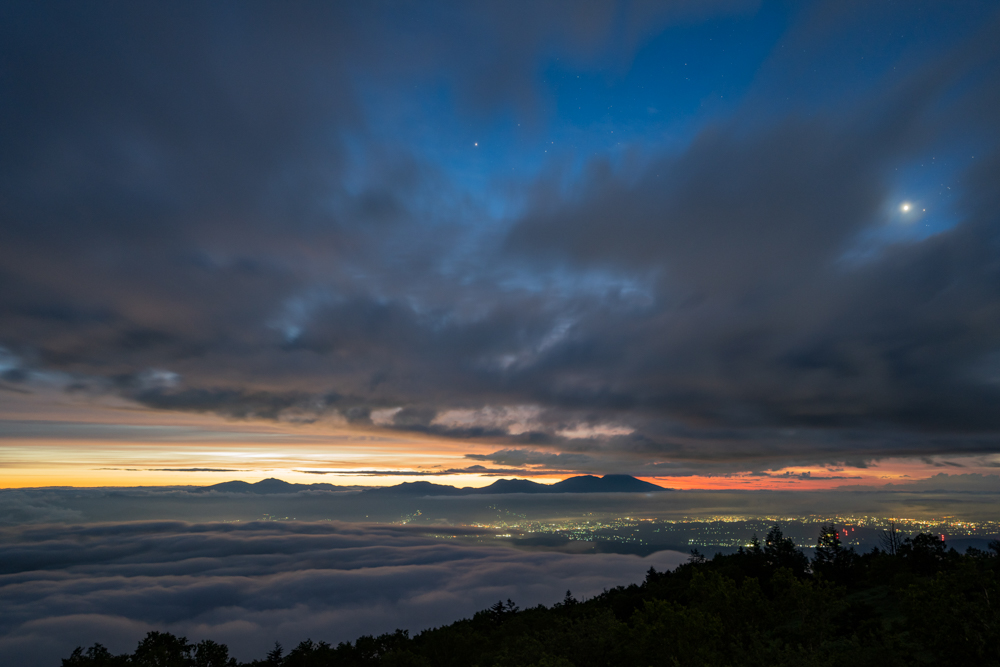 撮影：北山輝泰<br><span class="fnt-85">α7 III / 17-28mm F/2.8 Di III RXD / 28mm / マニュアル露出（10.0秒・F2.8） / ISO 800</span>