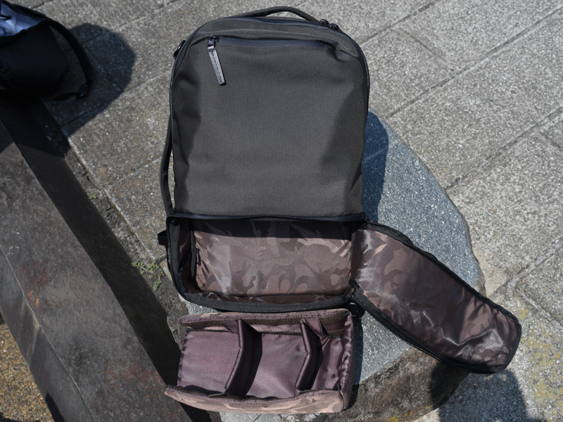 インナーケースは取り外しが可能。バッグ内部の上下仕切りを外せば1気室構造になり、普通のバッグとしても使用できる。