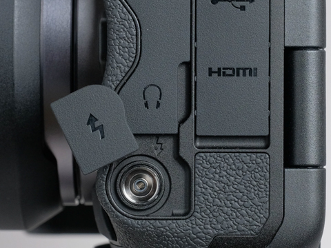＊すごいヒゲ＊　シャッター数1118 外観新品同様　キヤノン　R5 フルサイズミラーレス一眼カメラ「EOS R5」ボディ | キヤノン