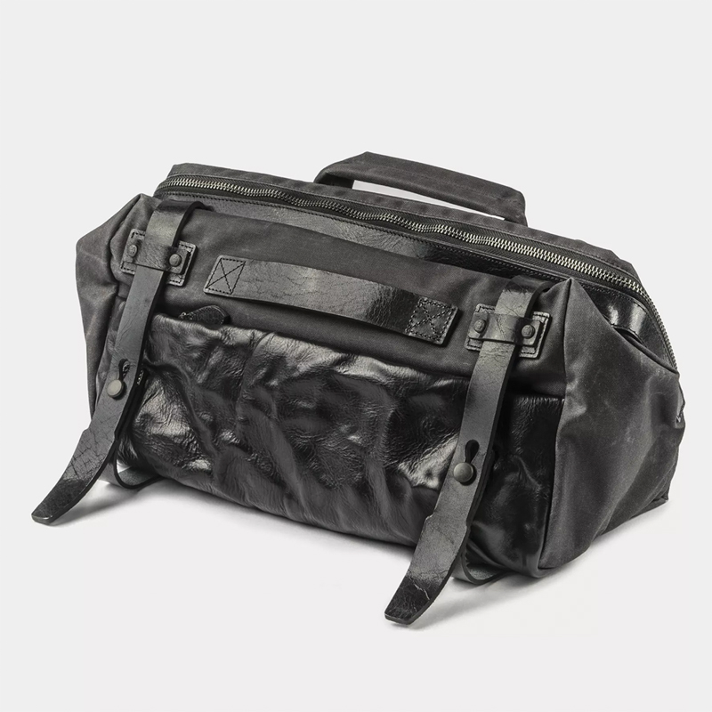 チャコールブラック