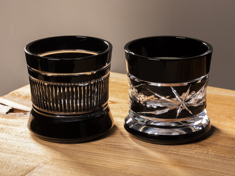 左「十草（とくさ）」、右「槌目（つちめ）」