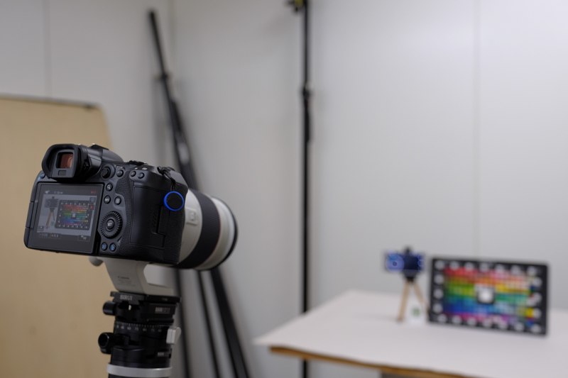テスト時の機材セッティングはRF70-200mm F2.8 L IS USMを組み合わせている。測定環境は室温が25度（メーカー公称：23度）だ