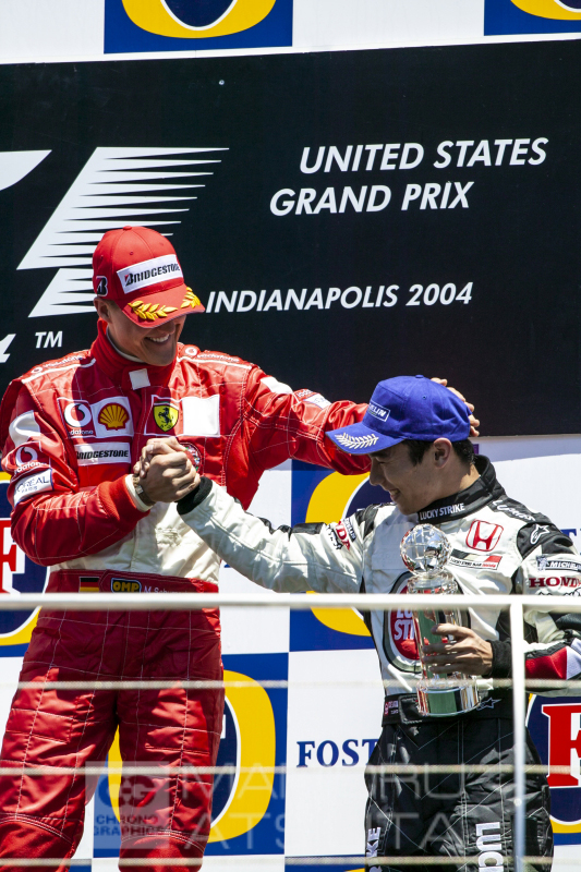 この写真は、2004年のF1インディアナポリスで佐藤琢磨選手が自身唯一の3位表彰台を獲得した時のもの。この時も嬉しかったけどね。<br>EOS-1Ds　EF600mm F4L IS USM（F5.6・1/800秒・ISO 100）