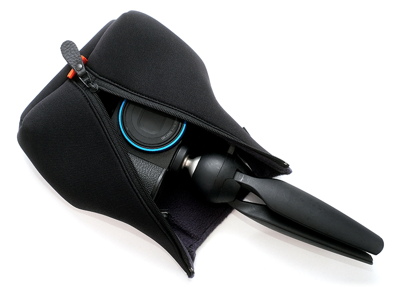 リコーGR IIIとマンフロットPIXIの収納例。