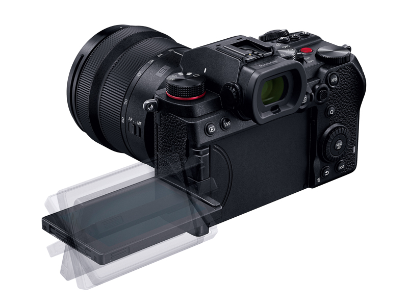 LUMIX S5の背面モニターはフリーアングル式。