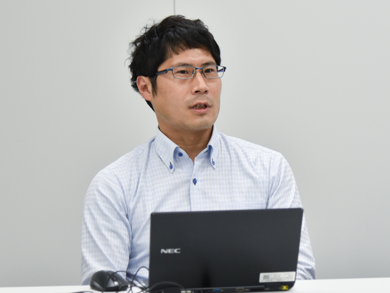 撮像素子開発を担当した神保氏