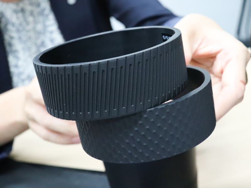 フォーカスリングのローレット形状も、冒険的なサンプルがあった。