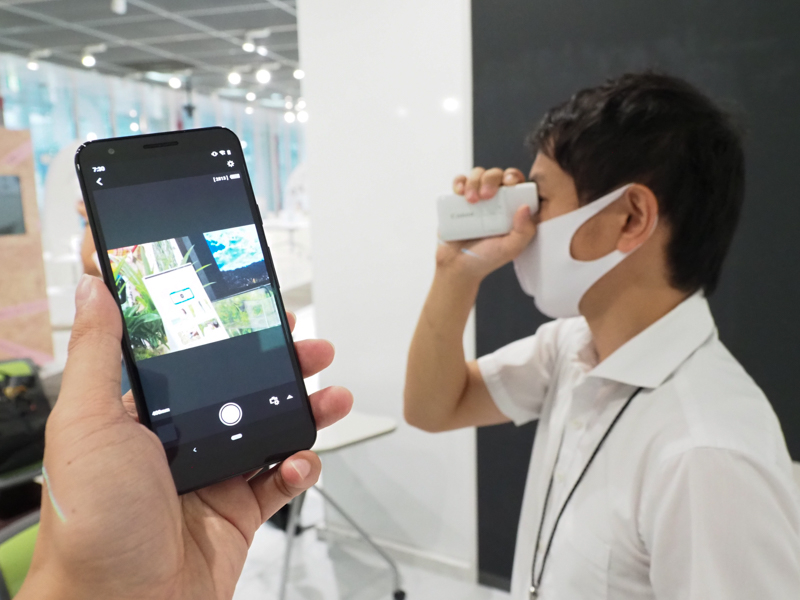 撮影者がカメラで覗いている光景を共有することができる。