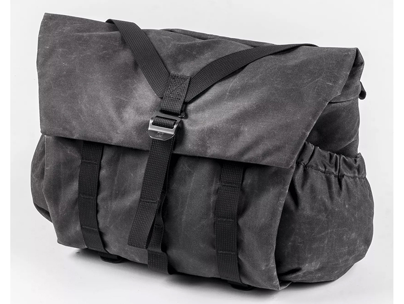 チャコールブラック