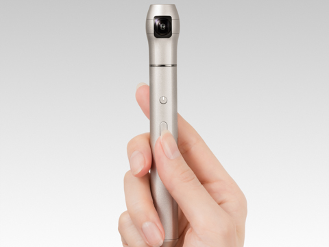ペン型デザインの全天球カメラ「IQUI（イクイ）」、価格と発売日が決定