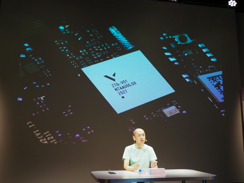 “ペン型“のサイズに収めるため、画像エンジンの開発も苦労を重ねたという。