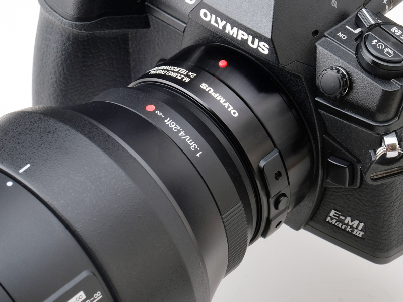 レンズとカメラの間に装着して使う