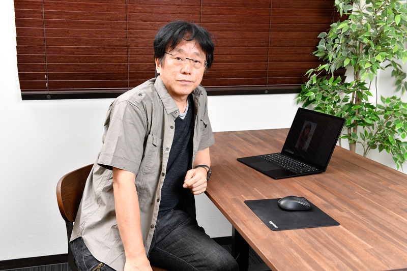Photoshopに慣れ親しんだプロカメラマン若林直樹氏にご協力いただき、PhotoshopシリーズのAI機能を試していただいた。ちなみに、若林氏はPhotoshopを常に最新版にアップグレードしているが、「被写体を選択」はこの時が初体験。新機能が気になっても時間的に余裕がないとなかなか試せないという。はたして、忙しい合間を縫って試す価値はあったのか？