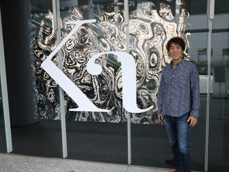 中西敏貴さん。会場入り口の前で。
