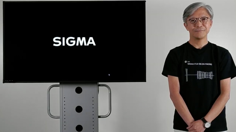 シグマの山木社長。要望が多ければこのTシャツの商品化を検討するという。