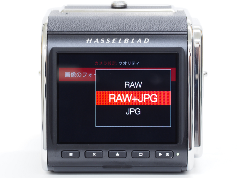 記録設定はRAWのみ、JPEGのみ、RAW＋JPEGの3モードのみ。JPEGの細かい画質設定は設けられていない。これはRAW現像を前提にしているからなのだそうだ