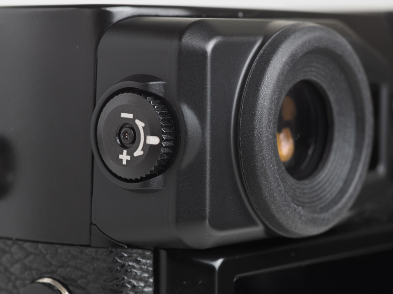 X-Pro1では構造上内蔵できなかったとされた、視度調整機構がX-Pro2で入りましたが、やればできるじゃないかと思いました。