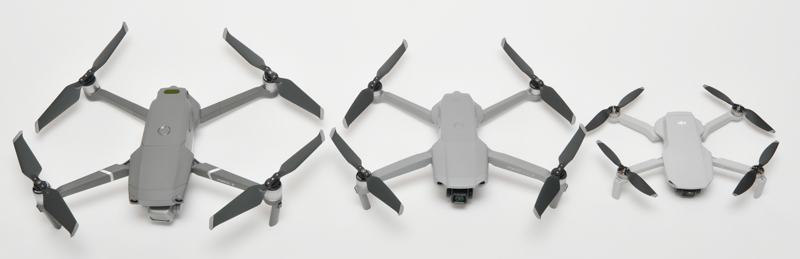 左よりMavic 2 Pro、Mavic Air 2、Mavic Mini。大きさこそ違えども、ボディシェイプはほぼ同じ。個人的にはここまで同じにしなくてもと思えなくもないが、人気のあるMavicシリーズのアイデンティティであることは間違いないものだ。