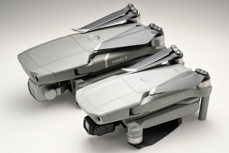 アームを折りたたんだMavic 2 Proと並べたところ。