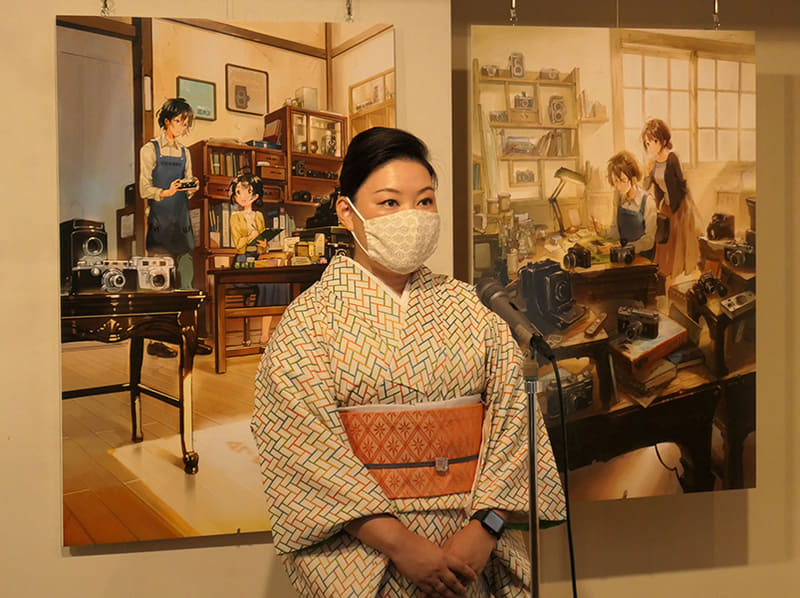 柊サナカさん。企画段階から協力を得ていた“心の故郷“である日本カメラ博物館に、こうした形で戻ってこられて嬉しいと挨拶