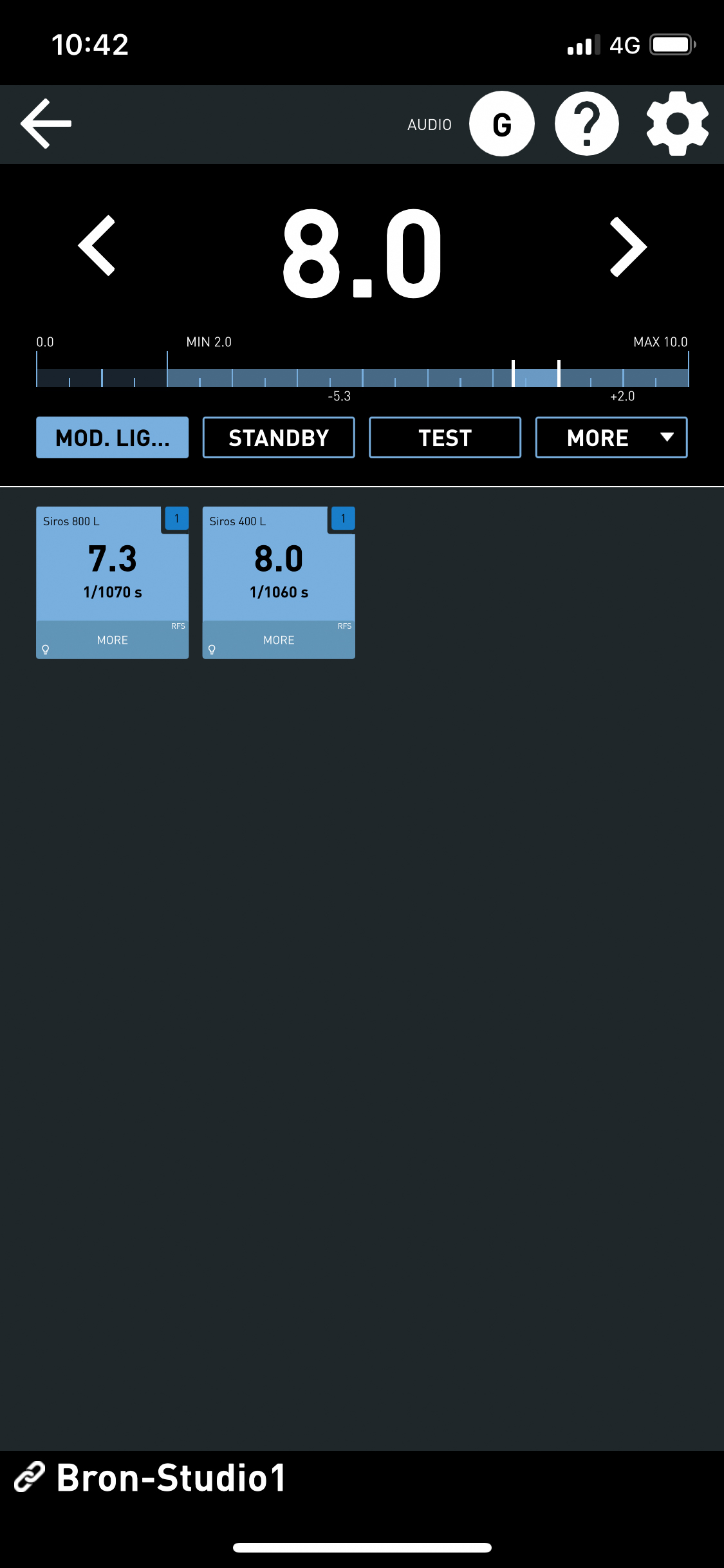 スマートフォン用のアプリ「bron Control」。手元からストロボを遠隔操作できるアプリだが、L-858Dからの操作で代用できるようになった。