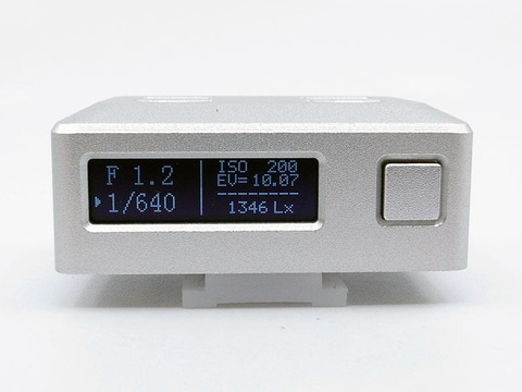 EV値も表示するクリップオン露出計「KEKS EM01」が国内発売 - デジカメ