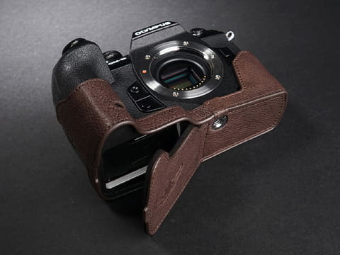 OM-D E-M1 Mark III」「OM-D E-M10 Mark IV」用のレザーケース