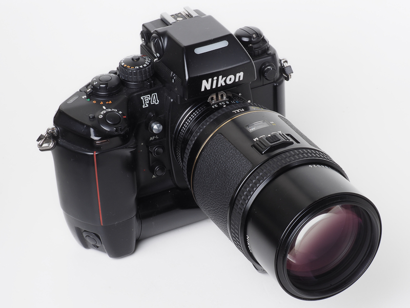 F4のマウント互換性は舌を巻くほどです。それほど多くは世に出ていないと思われるニコンF3AF用の2本しかないAFニッコールでもAFが動作します。写真はAiAFニッコールED200mmF3.5S（F3AF用）です、ものすごくよく写ります。しかもカニのハサミもついていますから、非Aiボディでも開放測光が可能です。