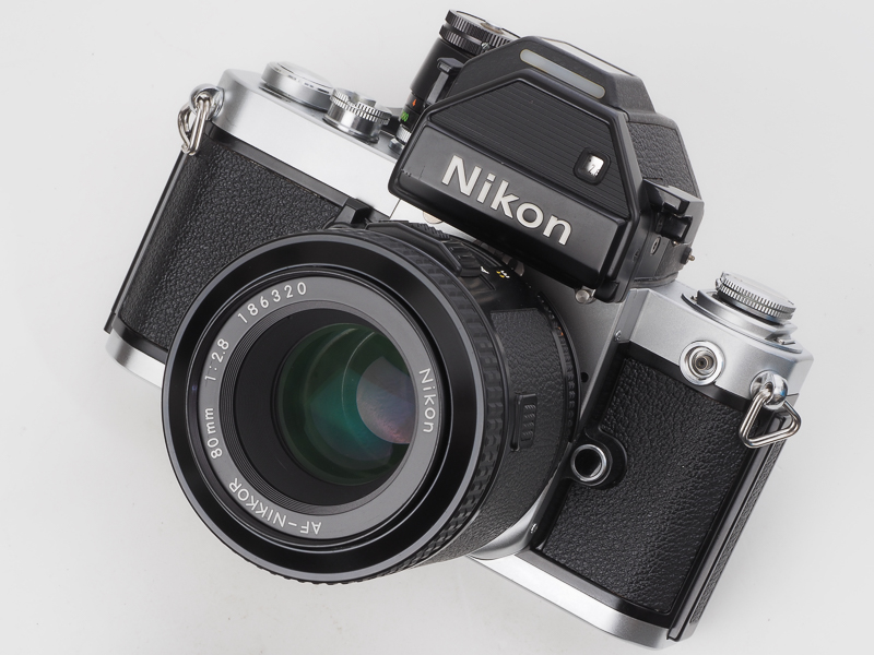ニコンF2フォトミックSにAiAFニッコール80mmF2.8S（F3AF用）を装着。時代がまったく合わない組み合わせでコレクターさんには怒られてしまうかもしれない。けどね、ガチャガチャ楽しめますぜ。ねっとりとしたMFの感触もいいわけ。時代を超えた新旧の融合感覚がまさにニコンの特性なわけです。