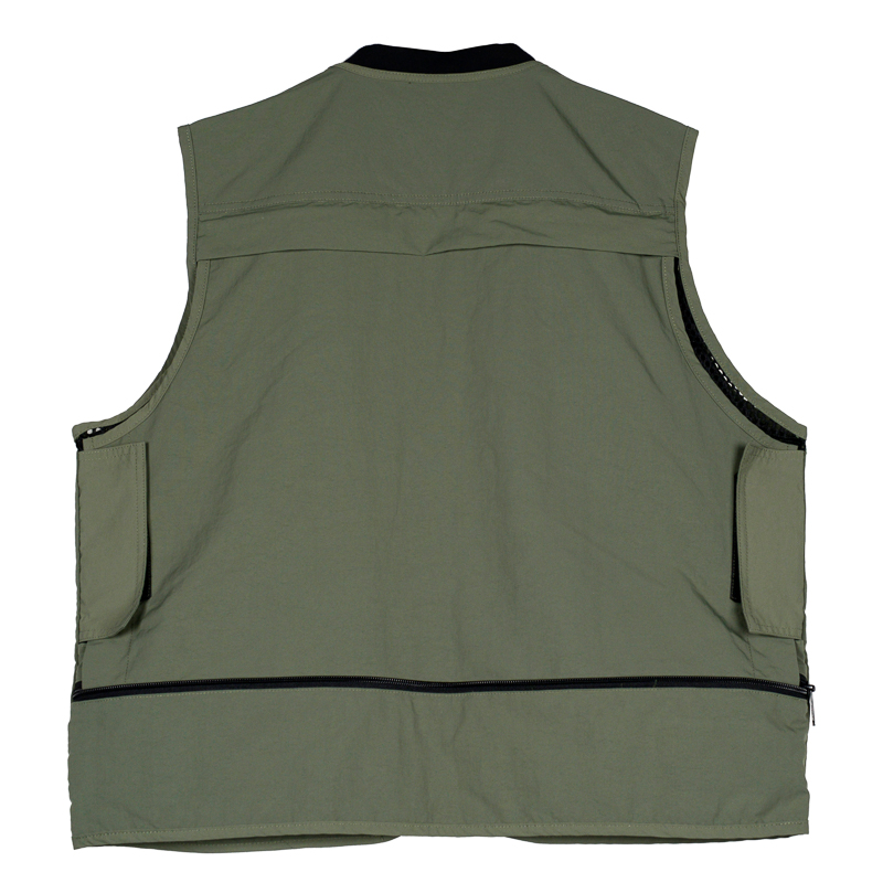 背面はメッシュにも切り替えられる。