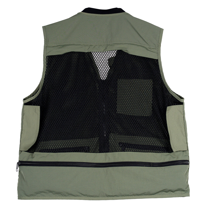 背面はメッシュにも切り替えられる。