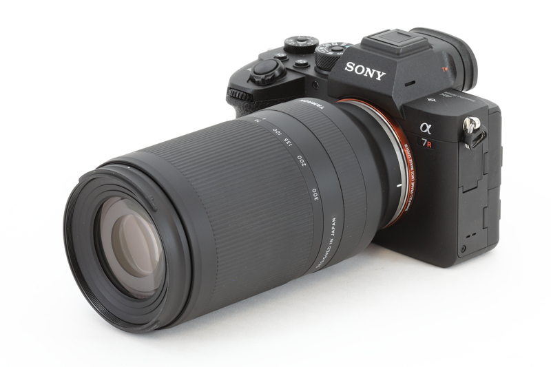 α7R IVに装着した状態