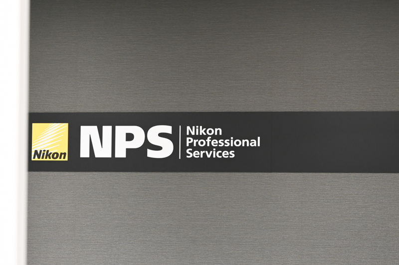 プロサービスNPSは銀座から移転。こちらにも多くのプロの姿がみられた