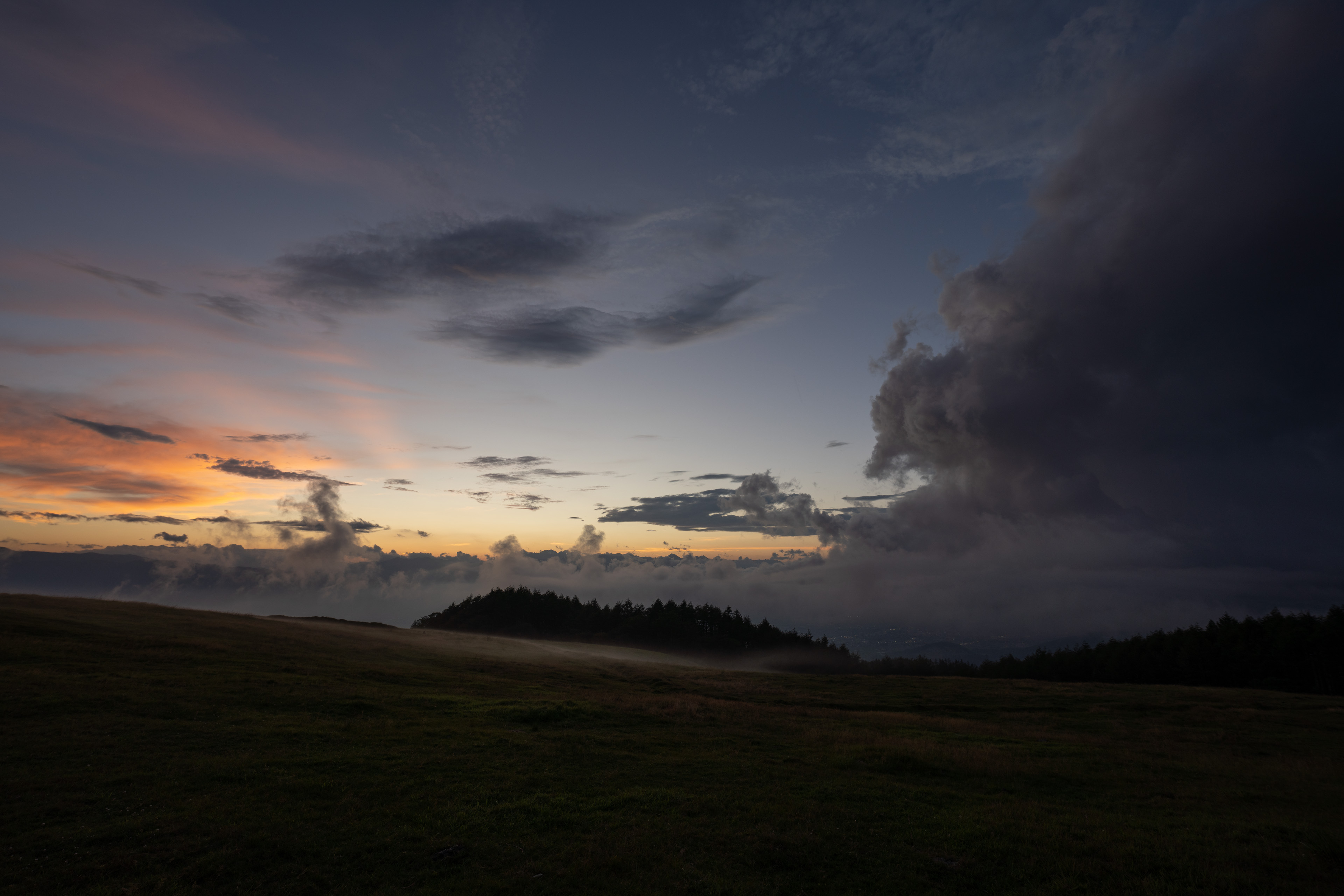 <span class="fnt-85">SONY α7R IV / FE 12-24mm F2.8 GM / 16mm / 絞り優先AE（F5.6、1/30秒、-1.0EV） / ISO 100 / WB：AUTO</span>