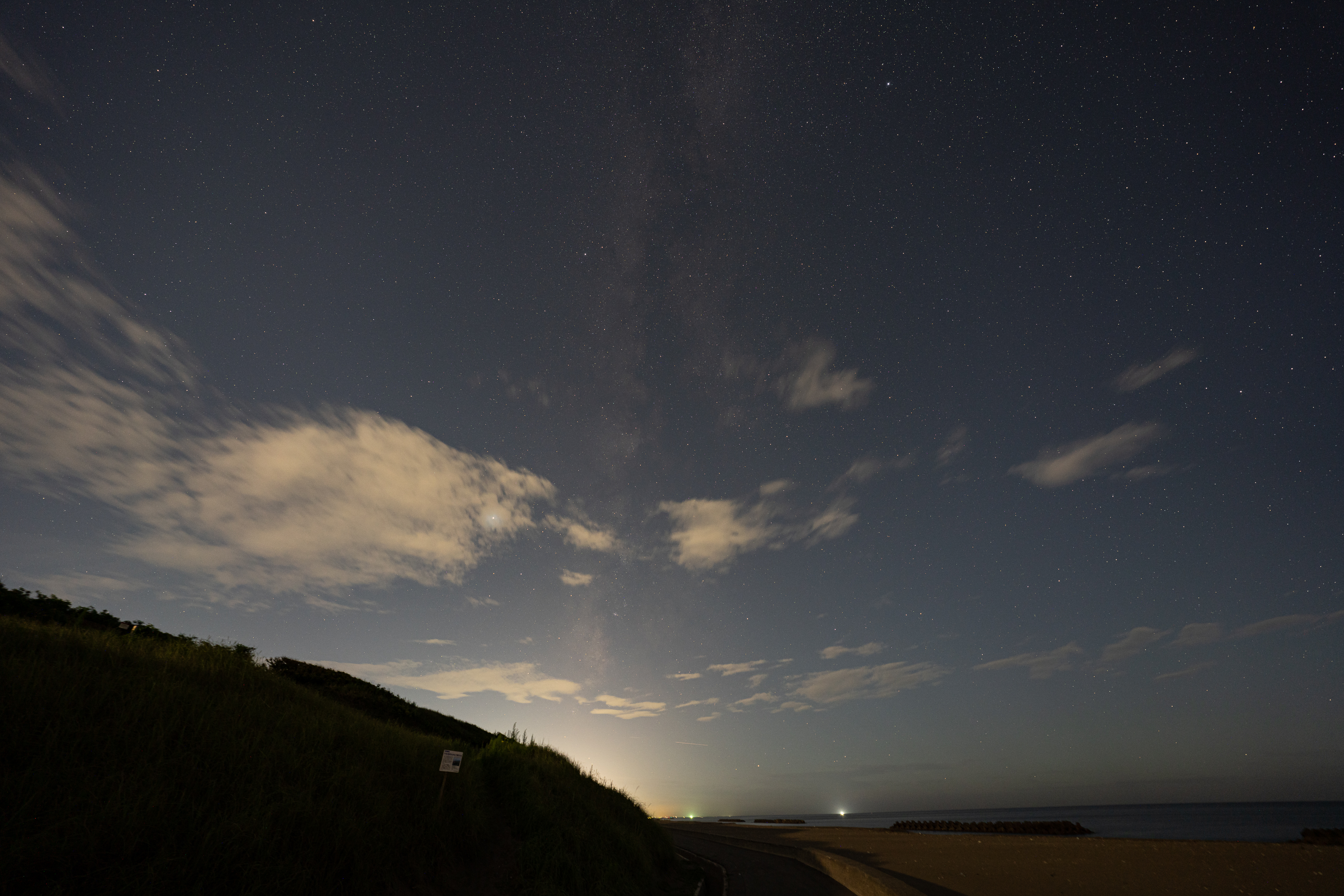 中心部<br><span class="fnt-85">SONY α7R IV / FE 12-24mm F2.8 GM / 12mm / マニュアル露出（F2.8、30秒） / ISO 800 / WB：AUTO</span>