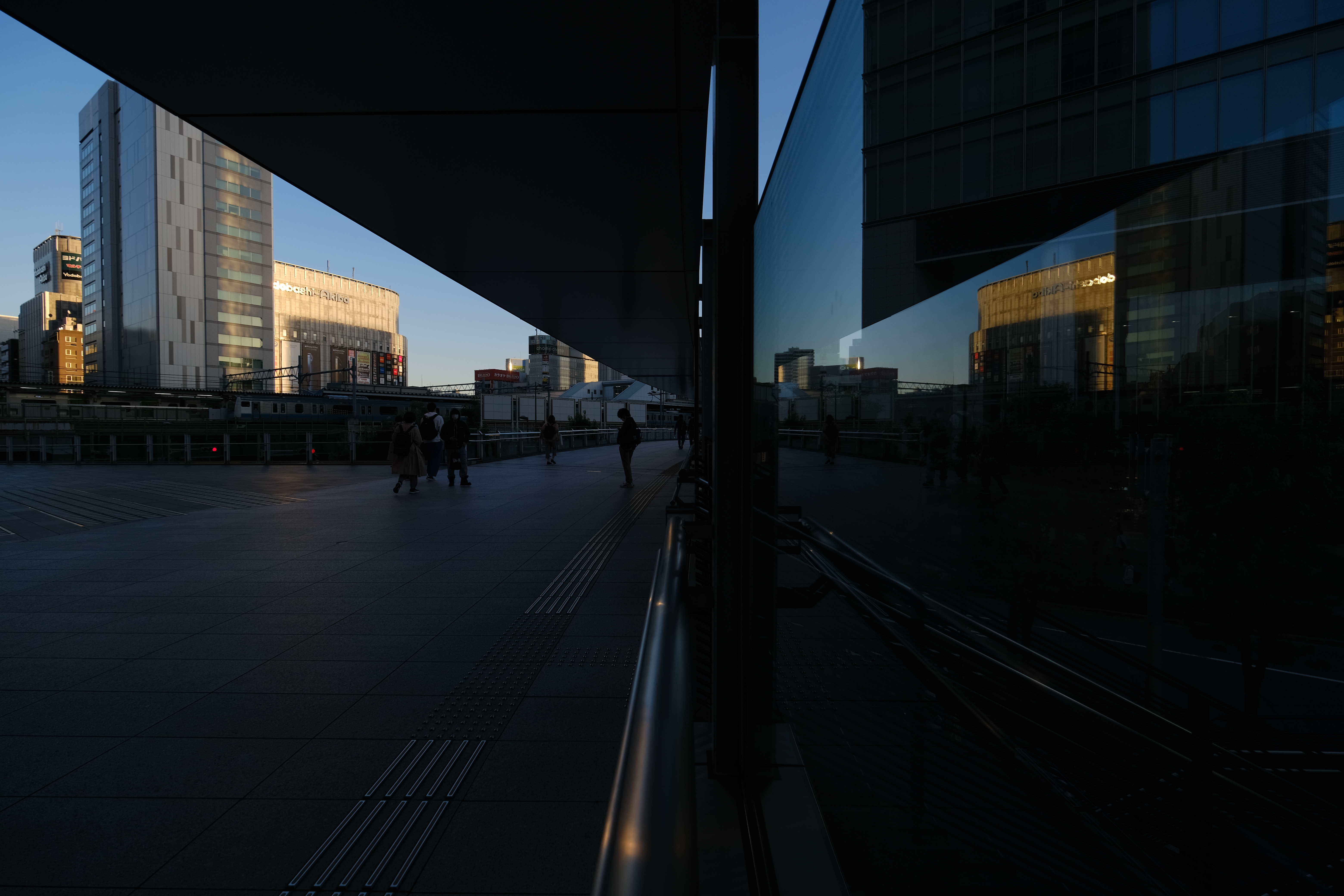 <span class="fnt-85">X-T4 / XF10-24mmF4 R OIS WR（10mm：15mm相当） / 絞り優先AE（F4・1/680秒・-3.0EV） / ISO 160</span>