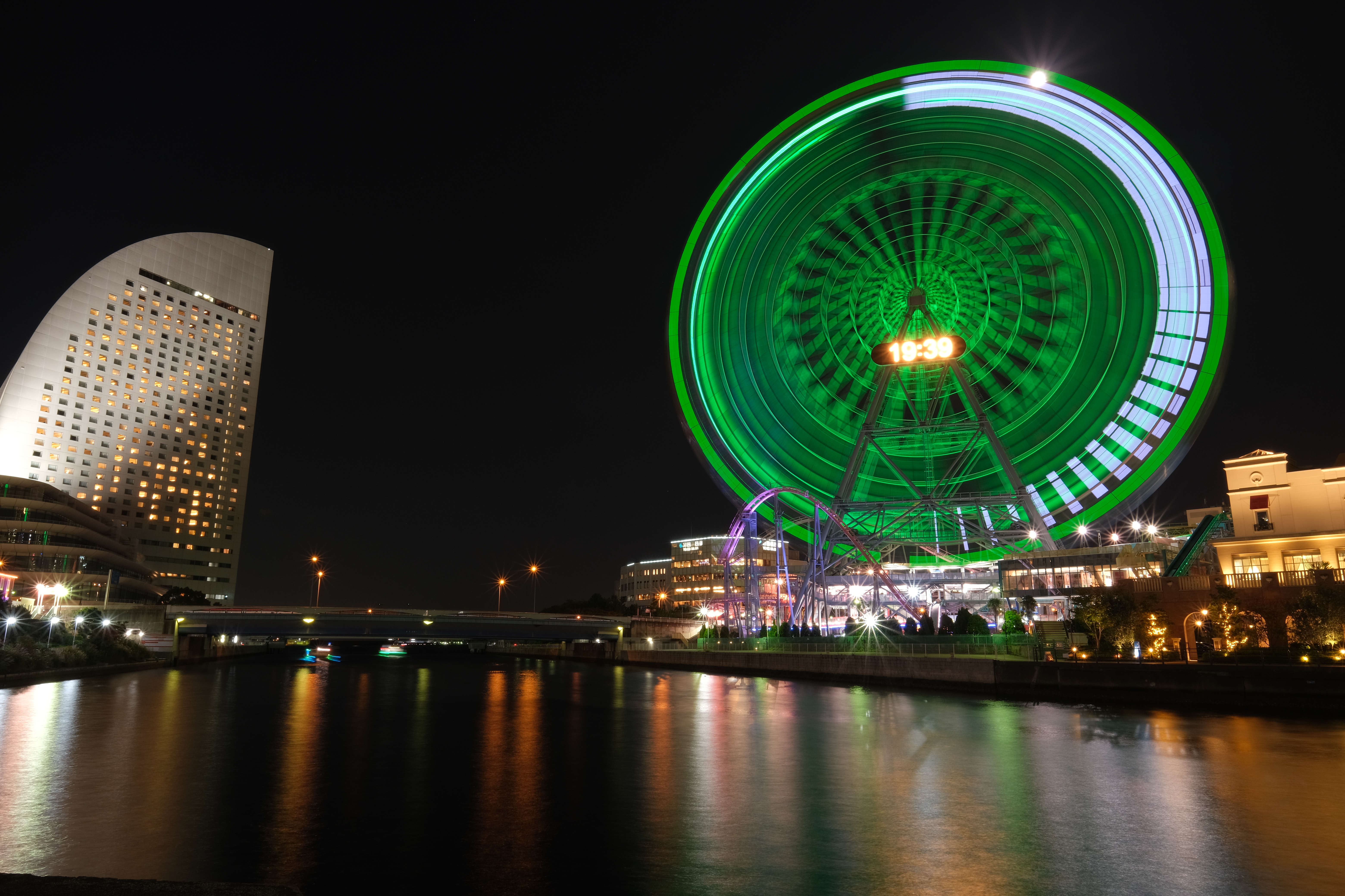 <span class="fnt-85">X-T4 / XF10-24mmF4 R OIS WR（15mm：23mm相当） / マニュアル露出（F16・15秒） / ISO 160</span>