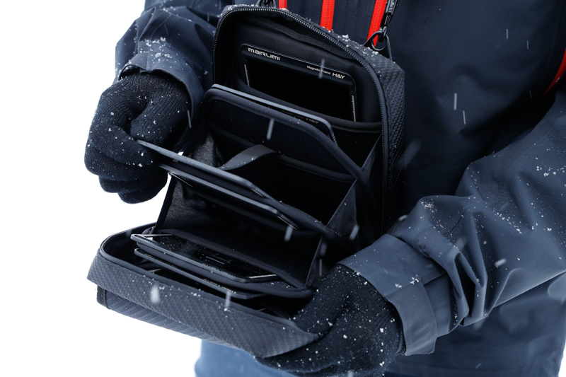 6枚の角型フィルターを収納できるキャリングポーチ。ガラス製品なのでキャリングポーチがあると安心だ。