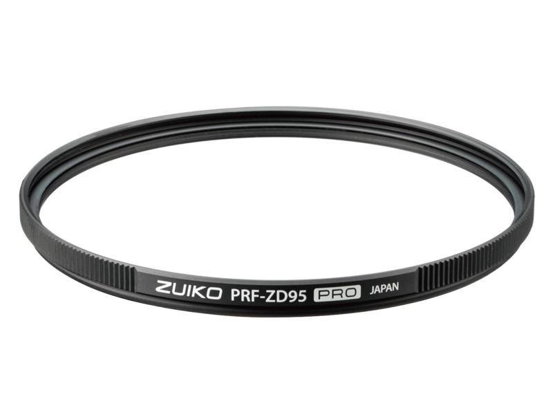 プロテクトフィルター「ZUIKO PRF-ZD95 PRO」（別売。税別3万7,500円）。反射防止のZEROコーティングや、汚れが落ちやすいというフッ素コーティングを施した。