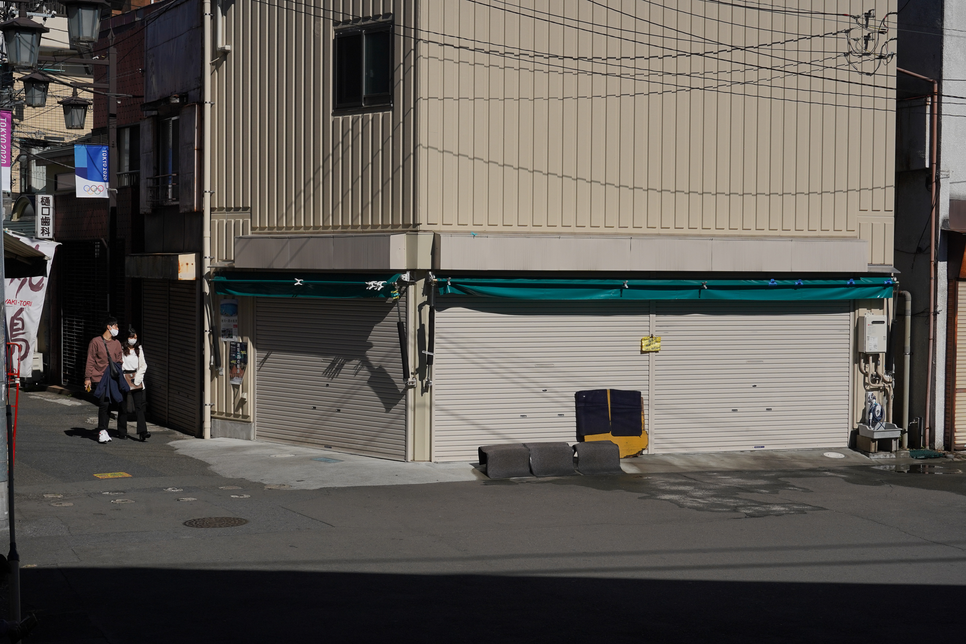 キットの標準ズームレンズFE 28-60mm F4-5.6は、大きさが45×66.6mm、重量が167g。素晴らしくよく写るけど、専用のレンズフードが用意されていないのはなぜでしょうか。現在サードパーティのフードを頼んでいますが、残念だけどこの記事には間に合いませんでした。<br>α7C　FE 28-60mm F4-5.6（F13・1/2,000秒）ISO 400　60mm