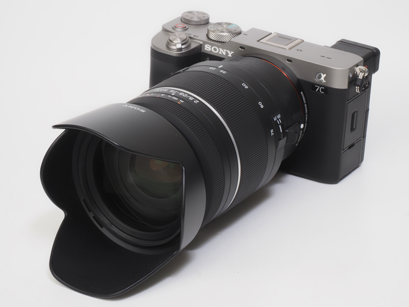 28-75mm F2.8 SAMをLA-EA5を介して装着してみました。激しくアンバランスにはなりますが、見苦しくはないです。顔、瞳認識ともに機能します。